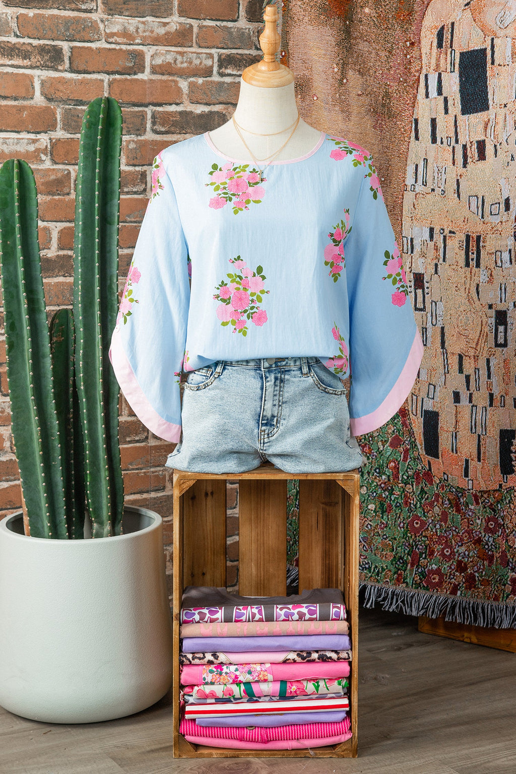 Sky Blue Floral Print Button Cuffed 3/4 Sleeve Round Neck Blouse