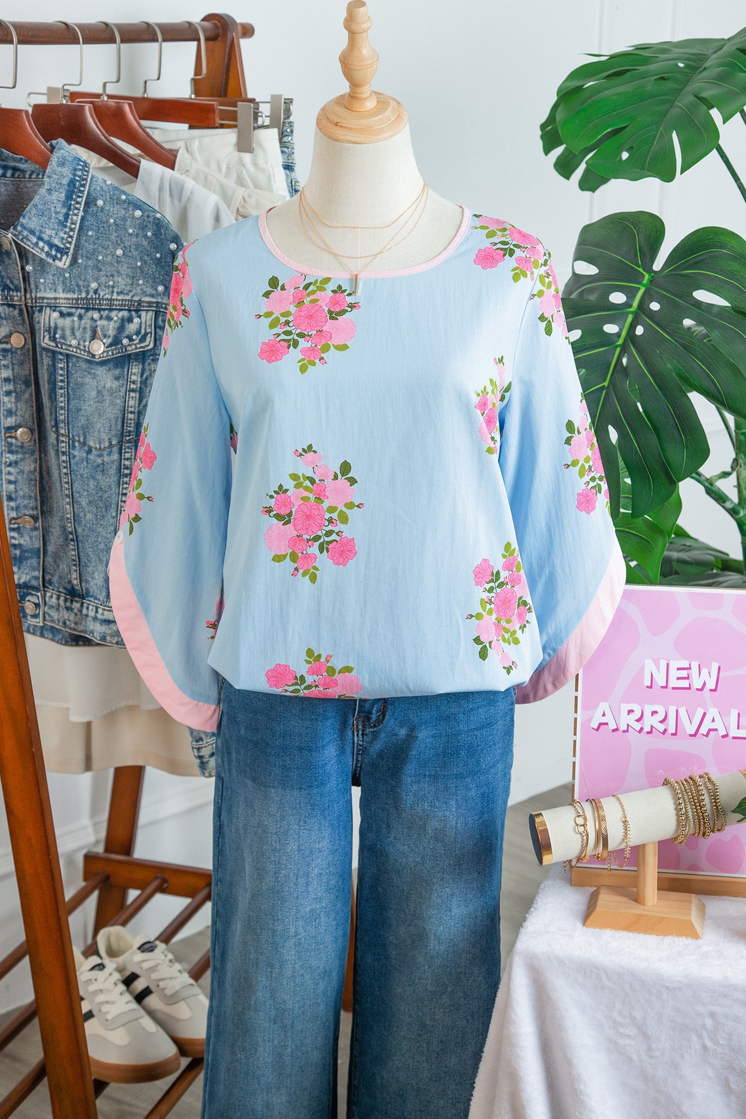 Sky Blue Floral Print Button Cuffed 3/4 Sleeve Round Neck Blouse