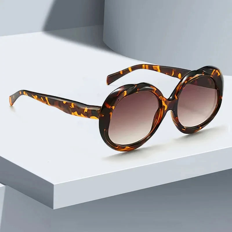 2025 New Retro Oval Sunglasses | UV Protection with Photochromic Lenses