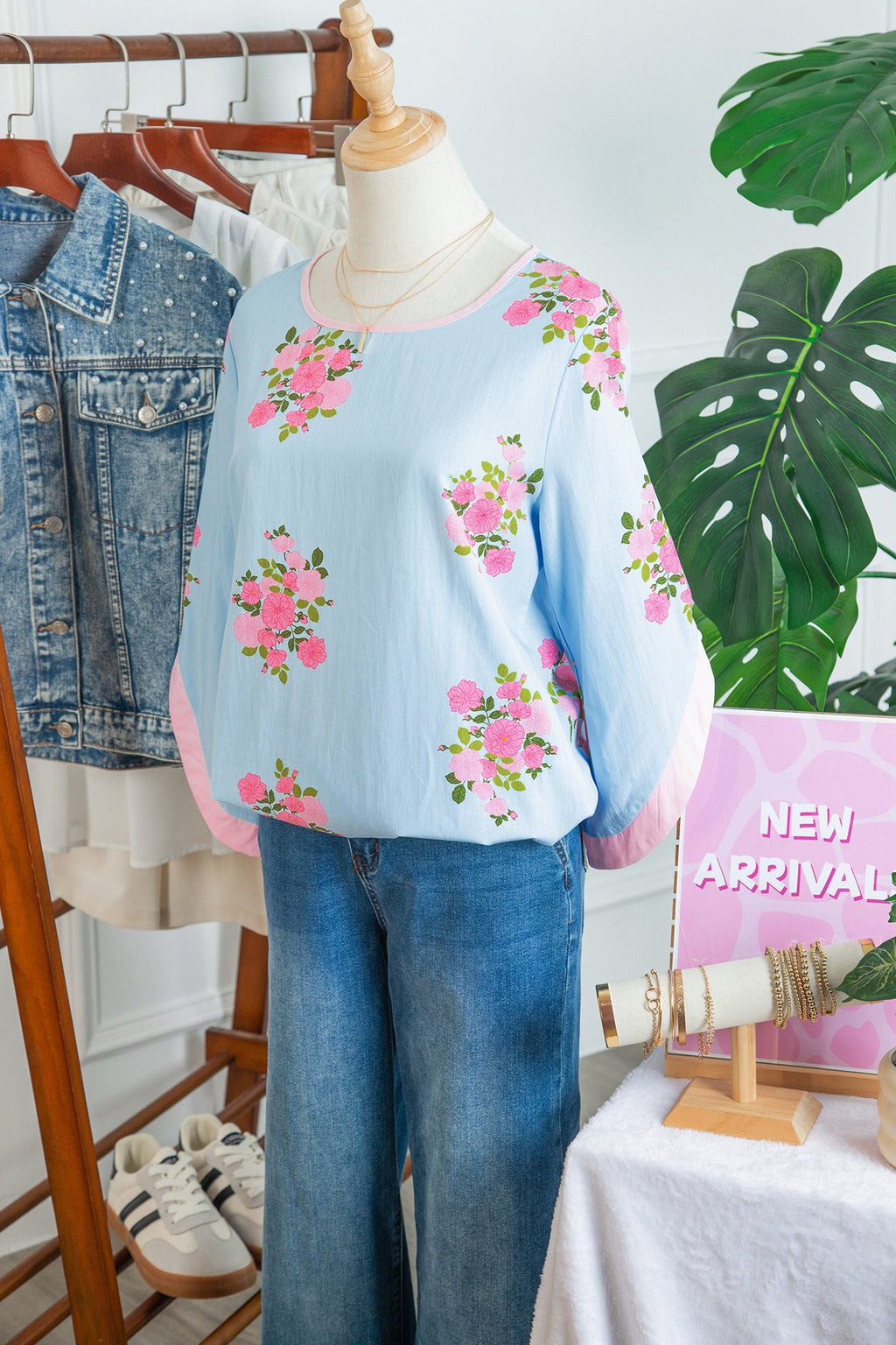 Sky Blue Floral Print Button Cuffed 3/4 Sleeve Round Neck Blouse