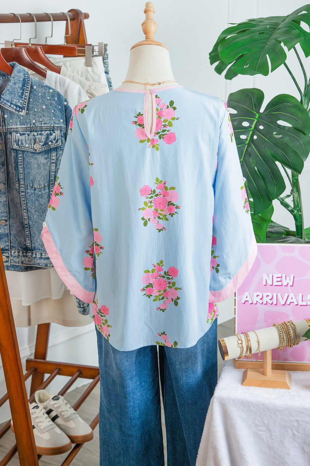 Sky Blue Floral Print Button Cuffed 3/4 Sleeve Round Neck Blouse