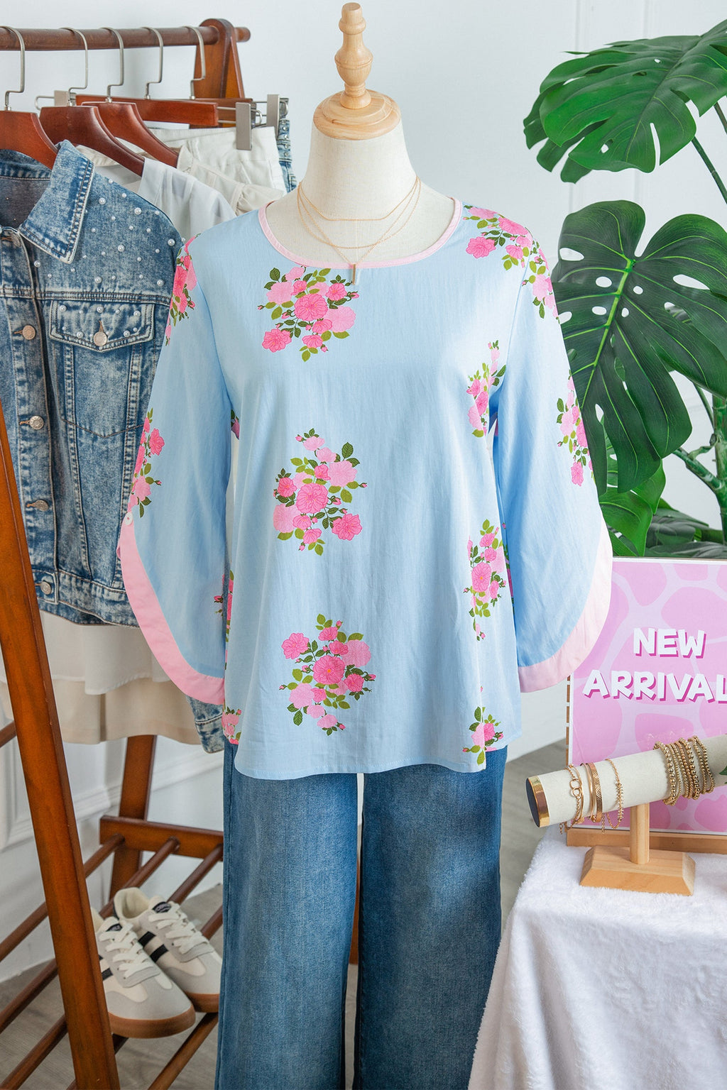 Sky Blue Floral Print Button Cuffed 3/4 Sleeve Round Neck Blouse