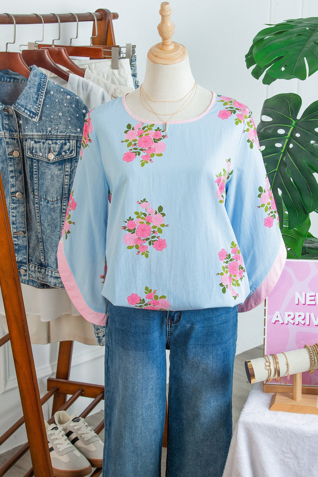 Sky Blue Floral Print Button Cuffed 3/4 Sleeve Round Neck Blouse
