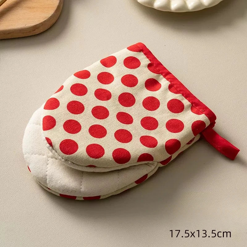 Polka Dot Heat Resistant Oven Mitts | Japanese Style Microwave Safe Kitchen Gloves