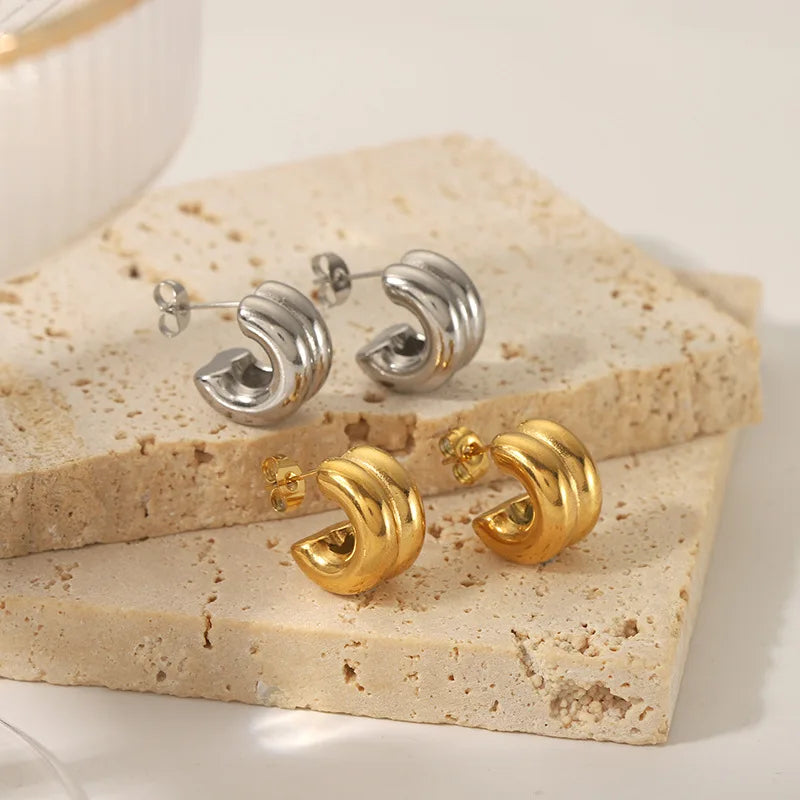 CARLIDANA Connected Double Ring CC Shape Gold Earrings | Stainless Steel PVD Gold Plated Stud Earrings