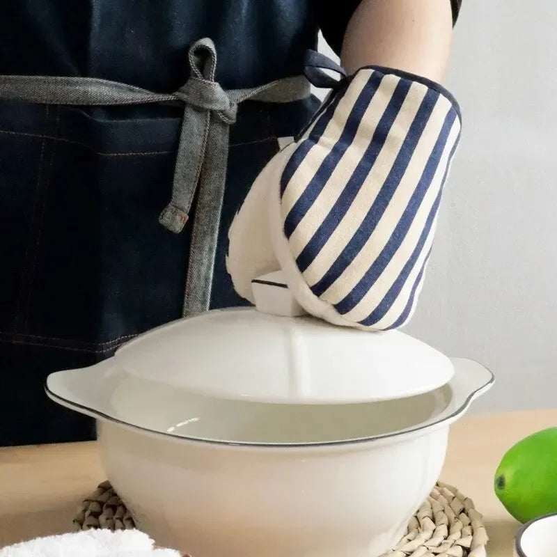 Polka Dot Heat Resistant Oven Mitts | Japanese Style Microwave Safe Kitchen Gloves