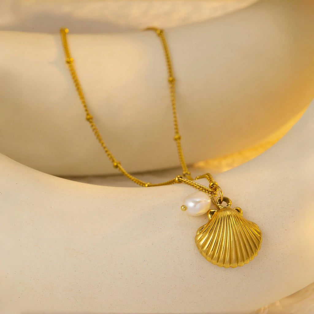 Shell and Pearl Pendant Necklace | 18K Gold Plated Stainless Steel Beach Jewelry