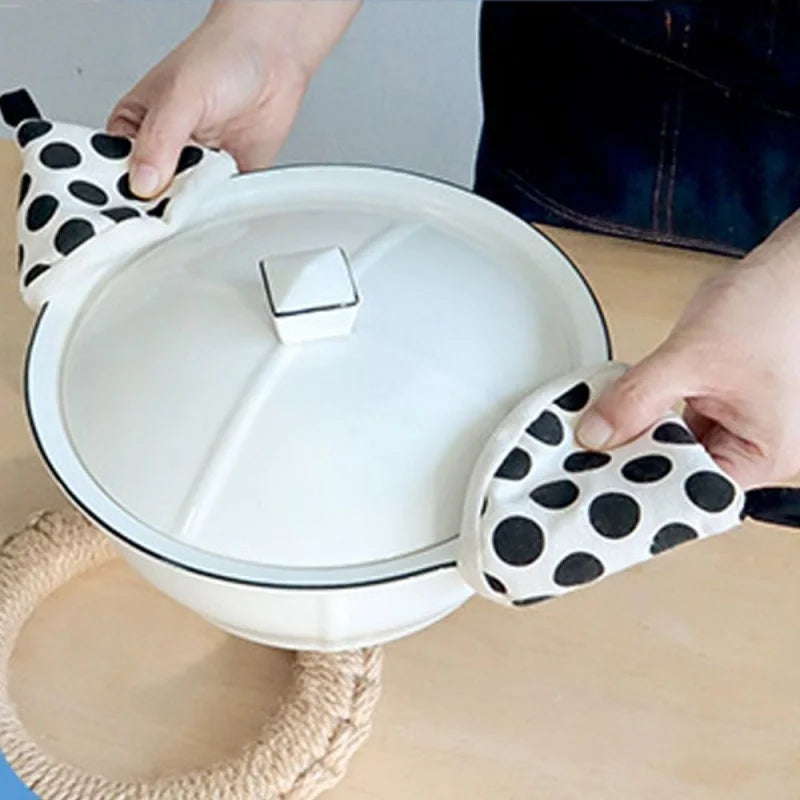 Triangle Pot Handle Cover | Non Slip Heat Insulation Glove for Pots and Pans