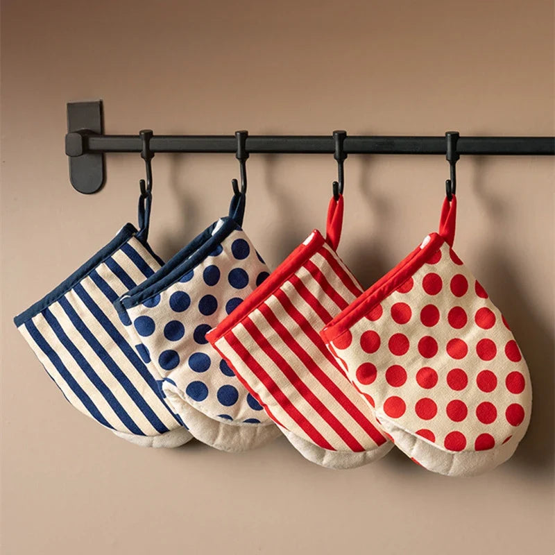 Polka Dot Heat Resistant Oven Mitts | Japanese Style Microwave Safe Kitchen Gloves
