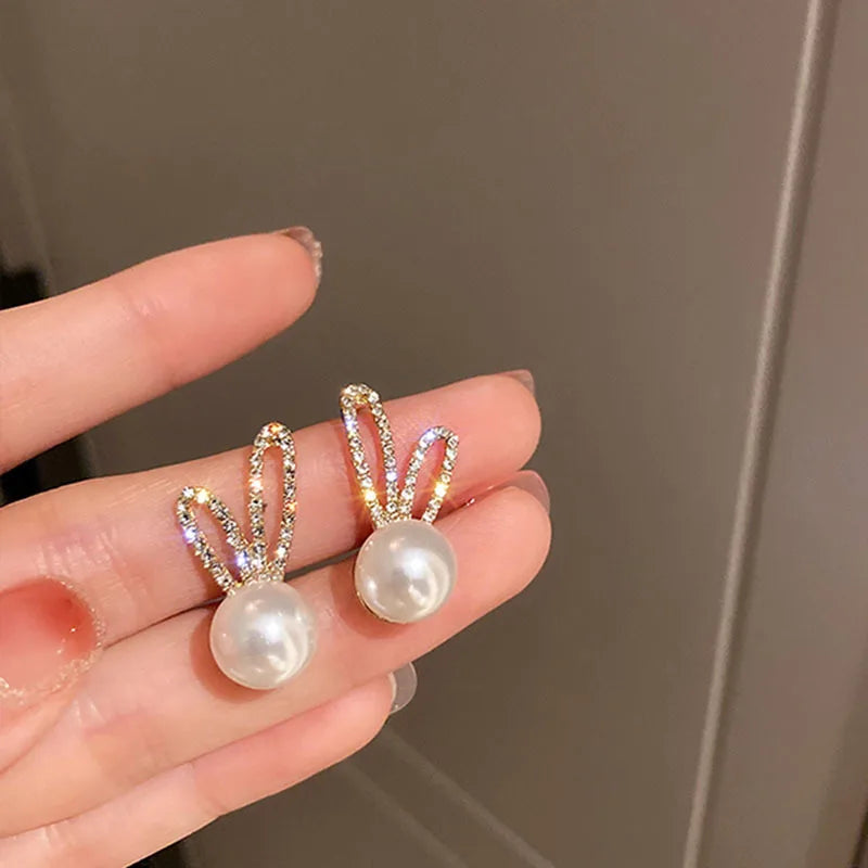 Gold Tone Irregular Pearl Stud Earrings | Retro Fashion Jewelry for Women