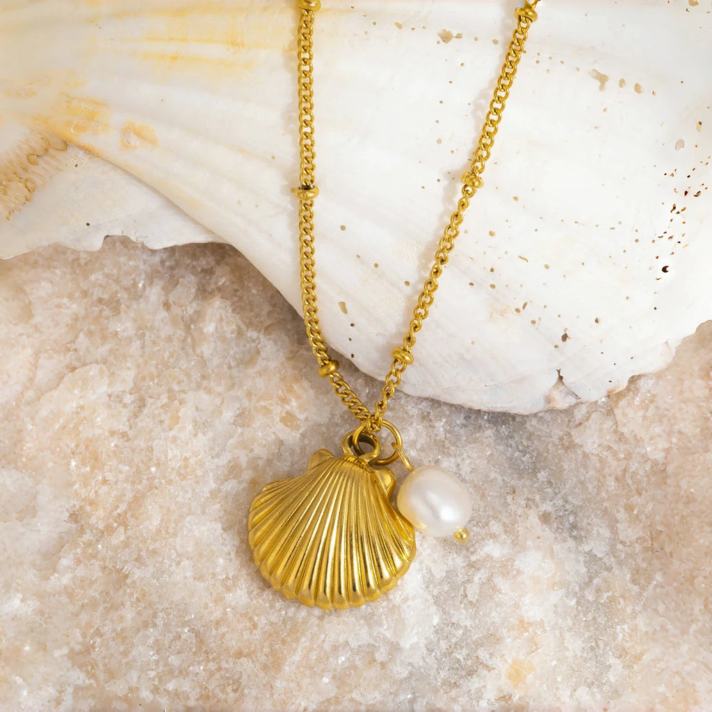 Shell and Pearl Pendant Necklace | 18K Gold Plated Stainless Steel Beach Jewelry