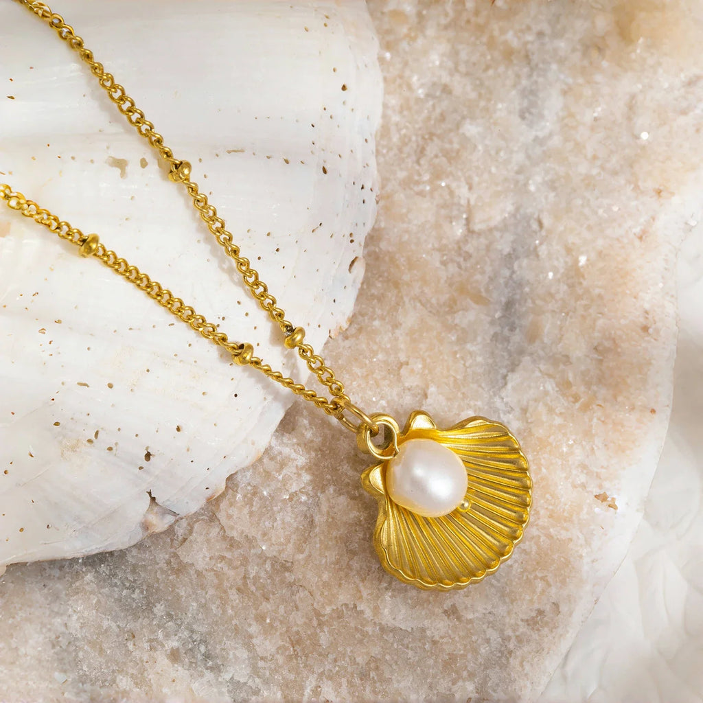 Shell and Pearl Pendant Necklace | 18K Gold Plated Stainless Steel Beach Jewelry