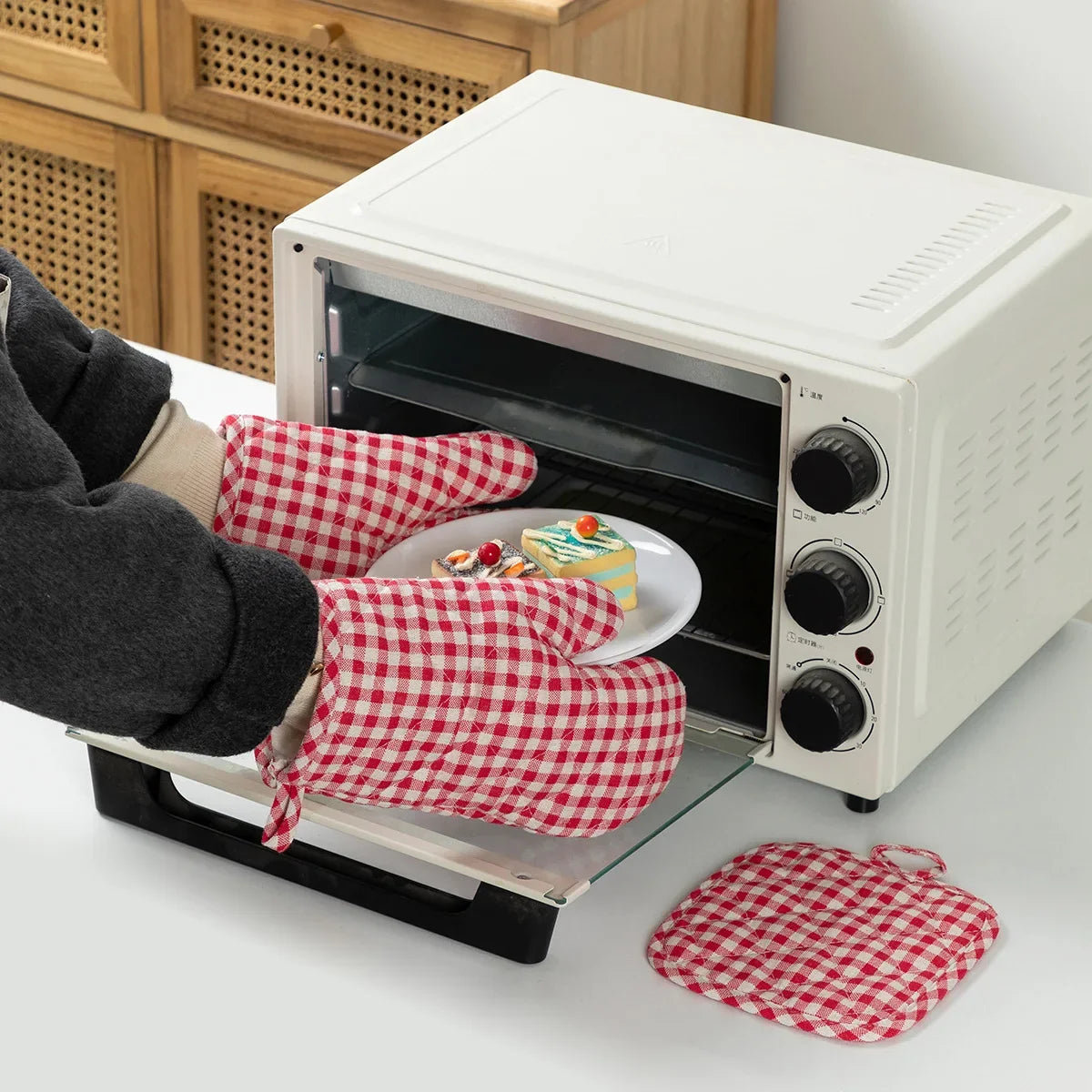 Anti Scald Oven Gloves Set | Cotton Lined Thick Kitchen Gloves with Red Checkered Design