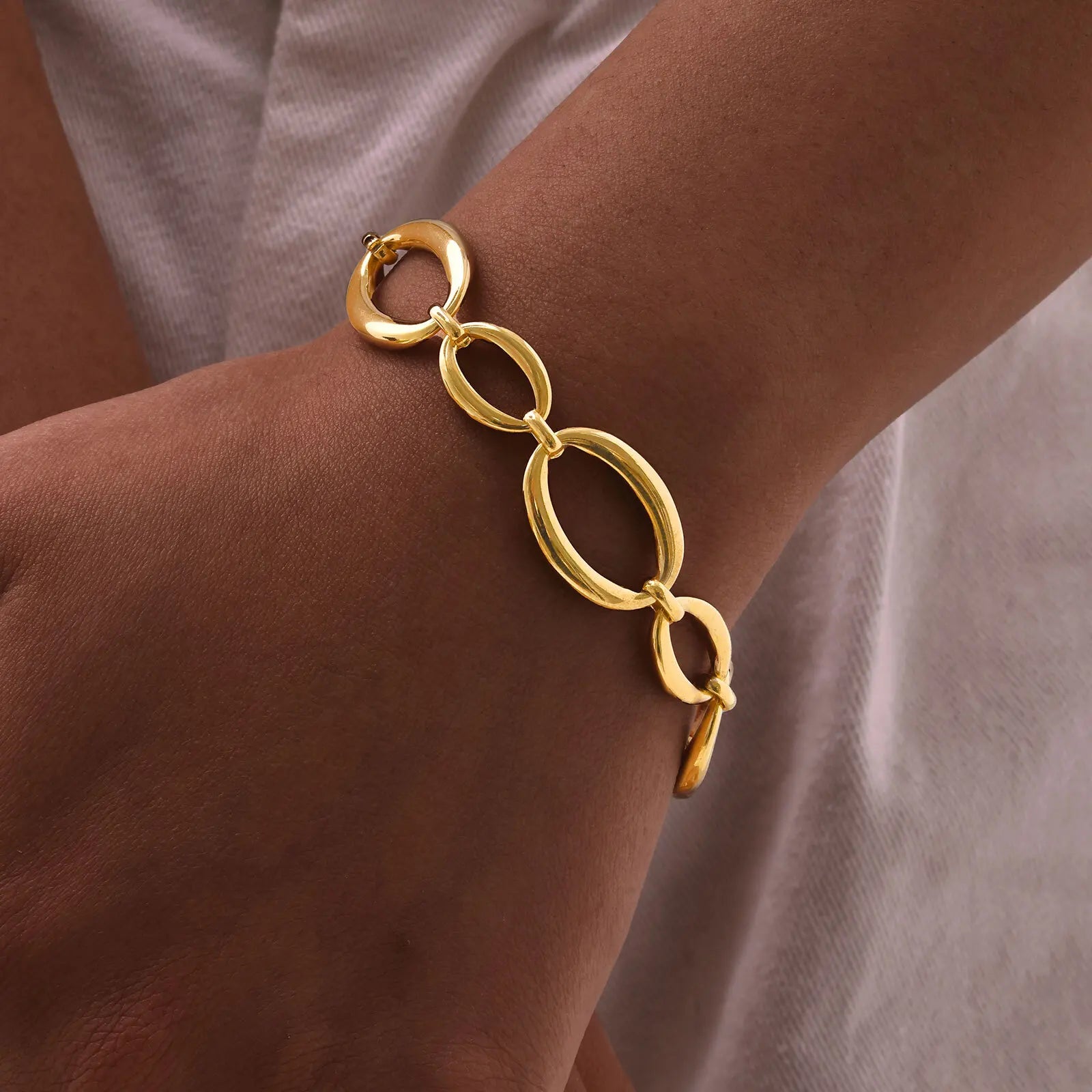 18K Gold Plated Oval Pendant Chain Necklace | Waterproof Stainless Steel Choker