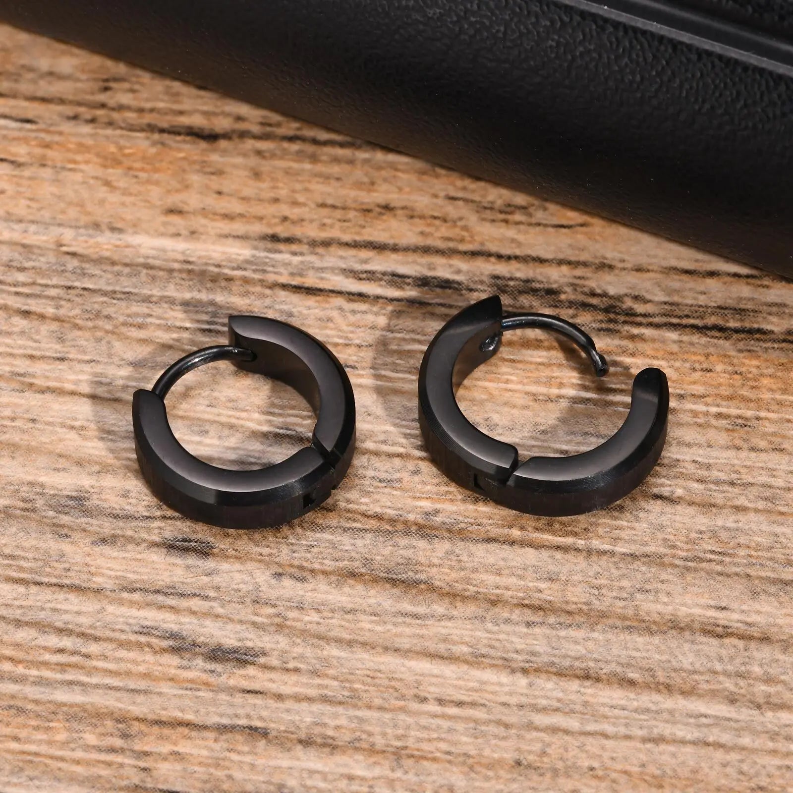Vnox Anti Allergy Stainless Steel Hoop Earrings | Unisex Simple Metal Huggies for Men and Women
